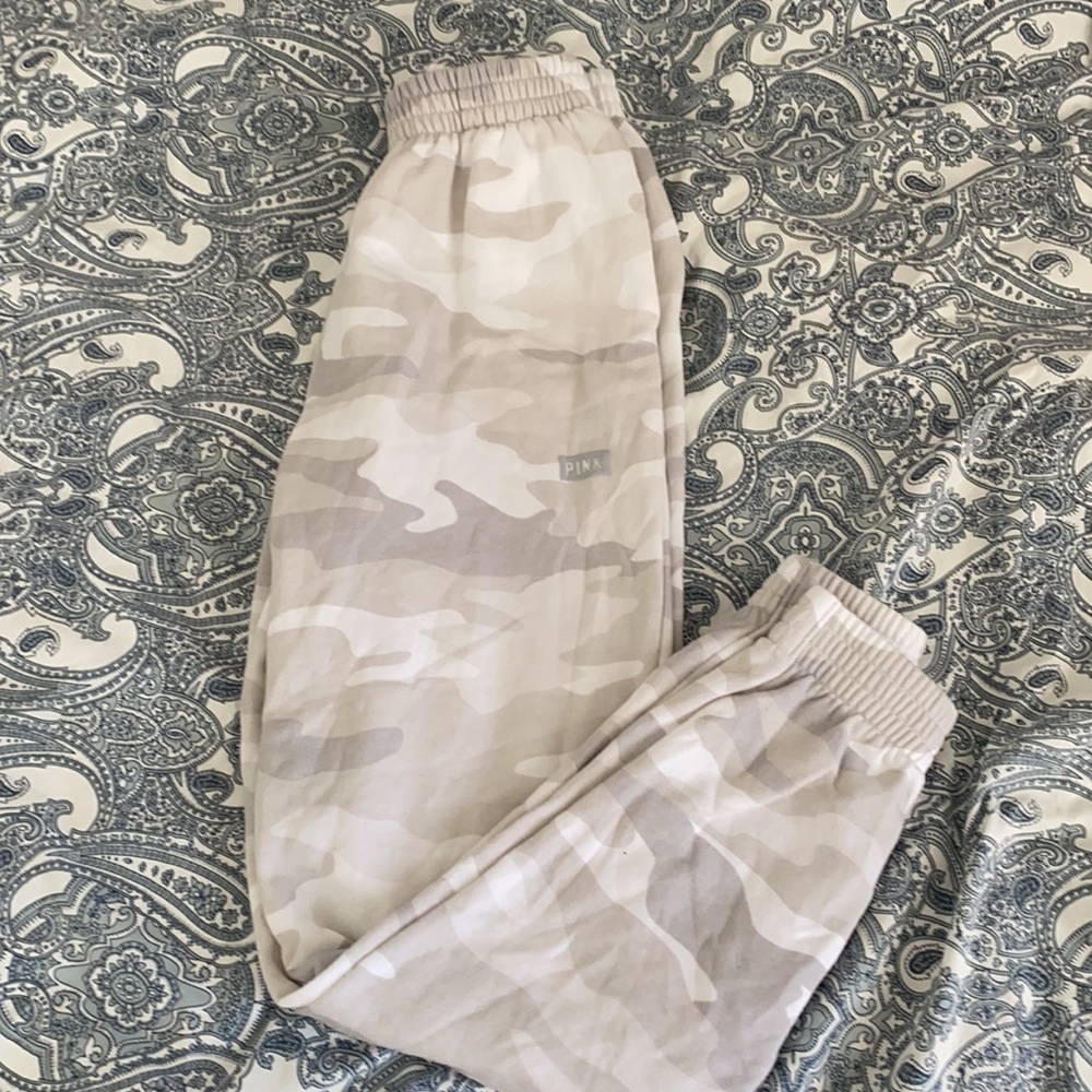VS PINK Campus Jogger - White Camo